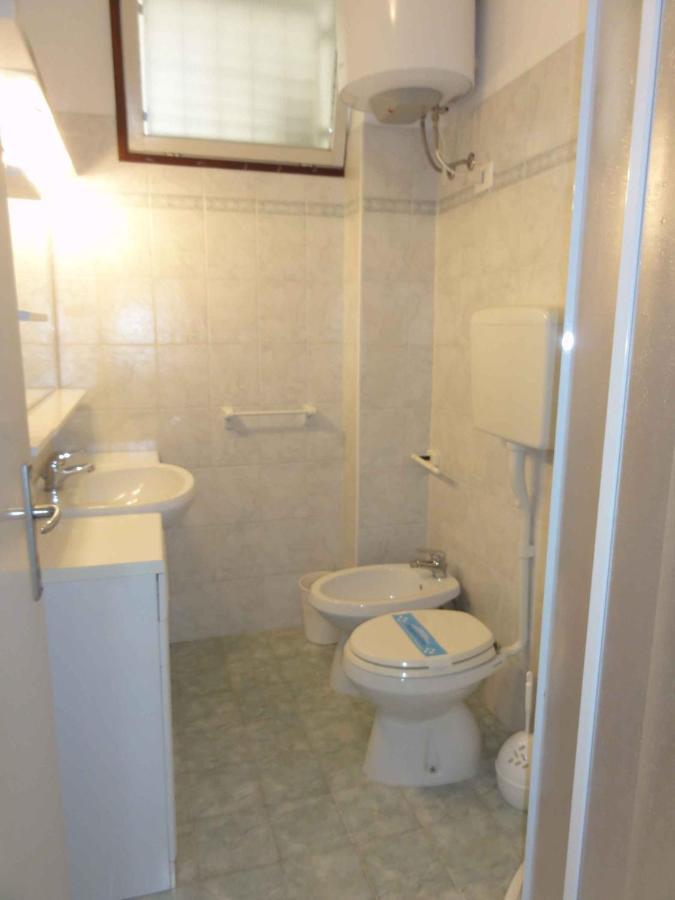 In 38318 Apartment *